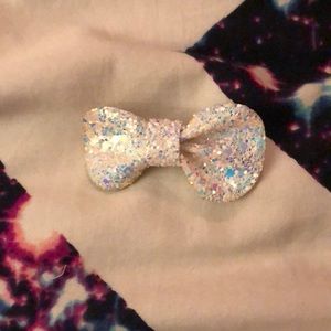 White sparkly bow hair clip
